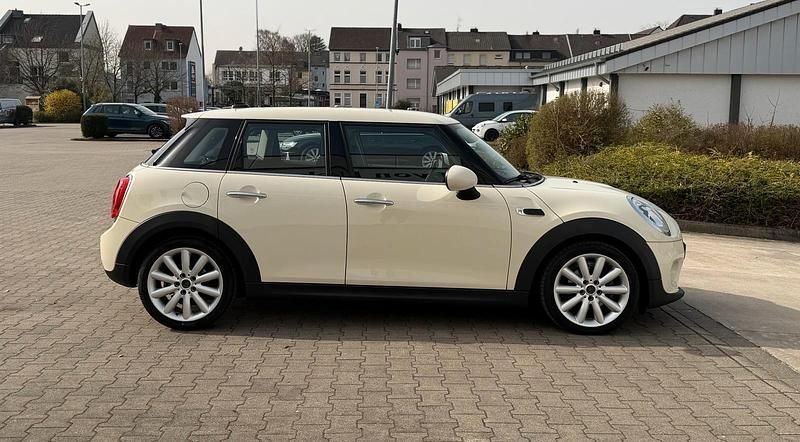 Gebraucht Mini Cooper D 115 PS (84 kW) 2016 Weiß Kleinwagen