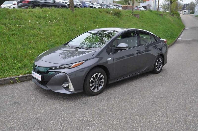 Marlingrau metallic Gebraucht 2018 Toyota Prius Plug-in Hybrid Comfort Kleinwagen | 19.850 € (Fairer Preis) - Bild 1/4