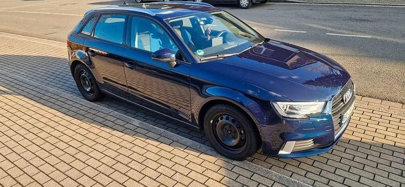 Gebraucht Audi A3 Sport 116 PS (85 kW) 2019 Blau Limousine