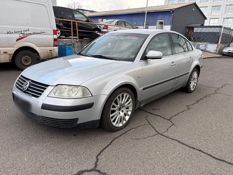 Gebraucht VW Passat 101 PS (74 kW) 2002 Silber Limousine