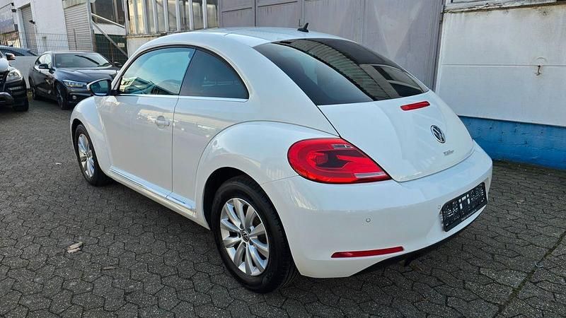 Gebraucht VW Beetle Design 105 PS (77 kW) 2012 Weiß Kleinwagen