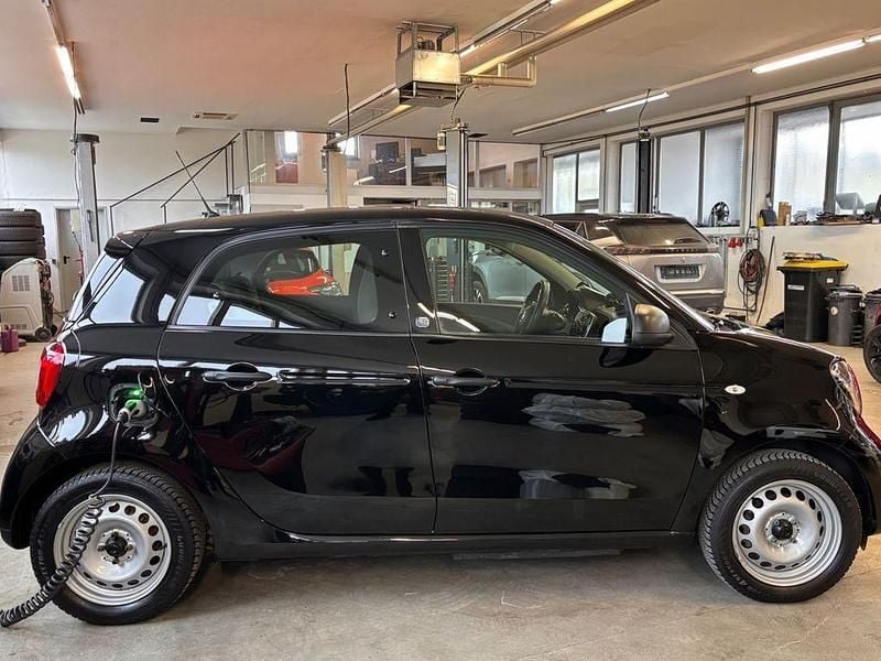 Gebraucht Smart ForFour Electric Drive 60 kW (82 PS) 2021 Schwarz Limousine
