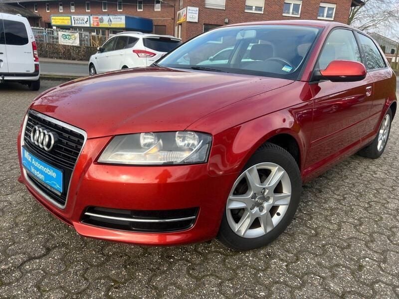 Gebraucht Audi A3 Attraction 105 PS (77 kW) 2012 Rot Limousine