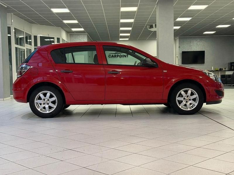 Gebraucht Opel Astra Selection 90 PS (66 kW) 2009 Rot Limousine