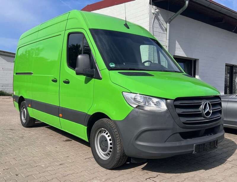Grün Gebraucht 2021 Mercedes Sprinter Van | 19.990 € - Bild 1/4