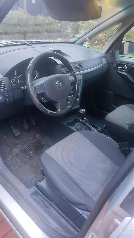 Gebraucht Opel Meriva 110 PS (80 kW) 2004 Silber Van / Kleinbus
