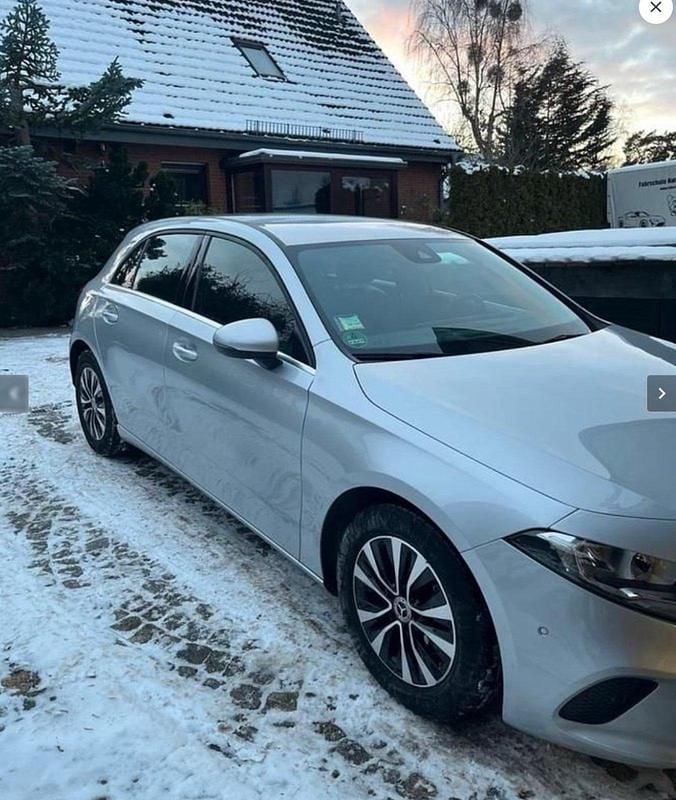 Gebraucht Mercedes A180 116 PS (85 kW) 2022 Silber Limousine