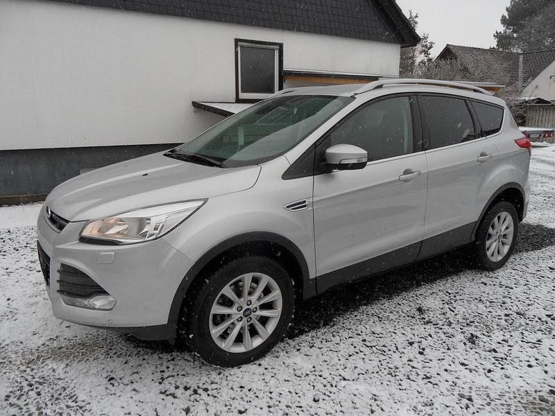 Gebraucht Ford Kuga Titanium 182 PS (133 kW) 2015 Silber SUV