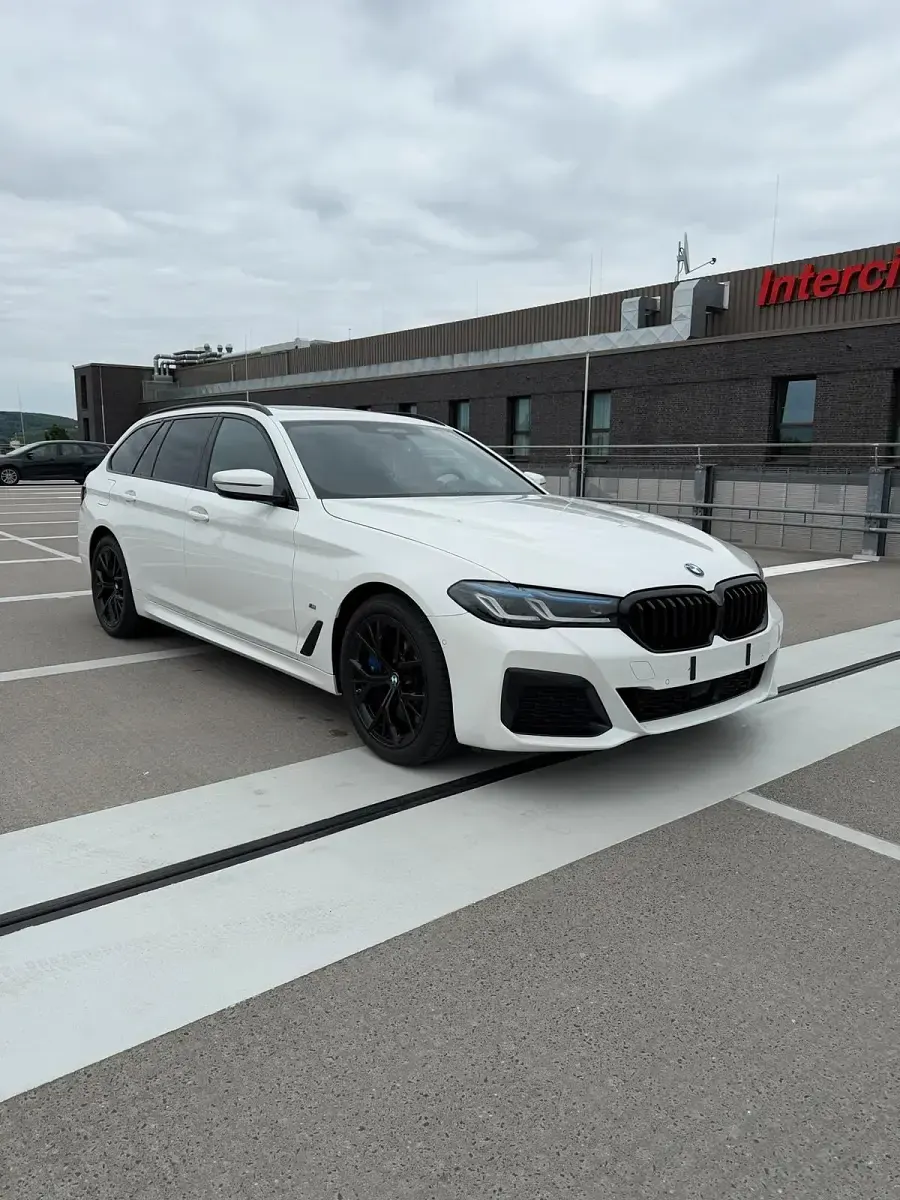 Gebraucht BMW 540 Efficient Dynamics 340 PS (250 kW) 2022 Weiß Kombi