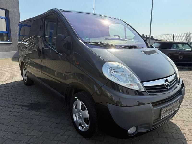 Gebraucht Opel Vivaro 114 PS (83 kW) 2012 Schwarz Van / Kleinbus