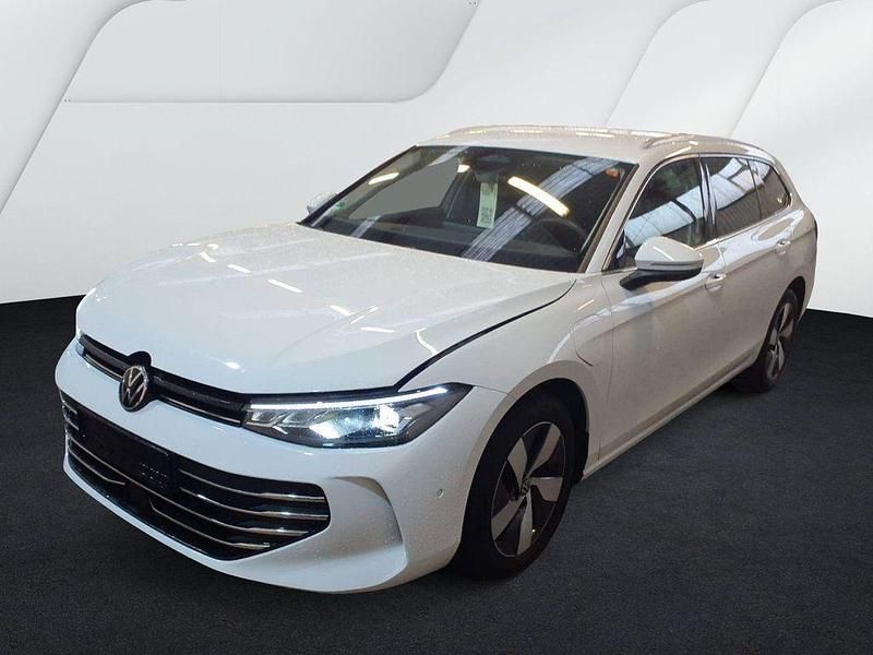 Weiß Gebraucht 2025 VW Passat Business Kombi | 34.999 € (Fairer Preis) - Bild 1/4