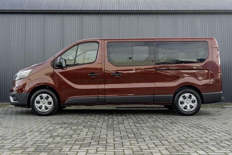 Gebraucht Renault Trafic 150 PS (110 kW) 2023 Rot Van / Kleinbus