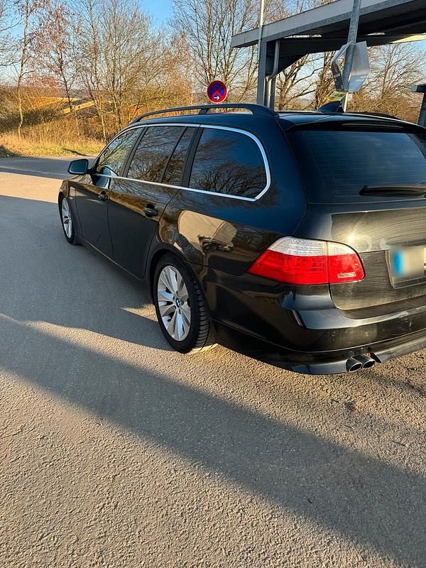 Gebraucht BMW 525 197 PS (144 kW) 2009 Schwarz Kombi