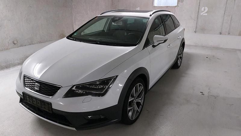 Weiß Gebraucht 2015 Seat Leon X-Perience 4Drive Kombi | 9.900 € (Etwas zu teuer) - Bild 1/4