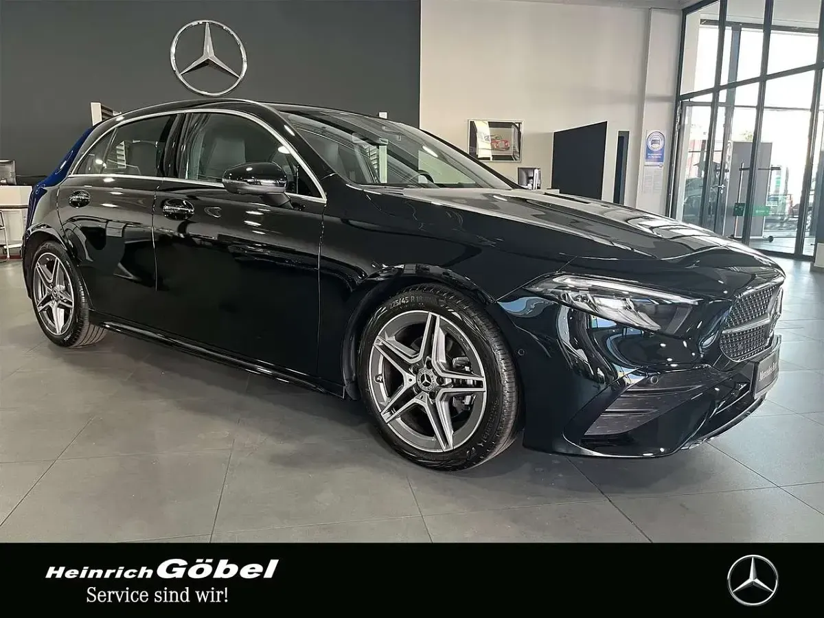 Gebraucht Mercedes A200 AMG 150 PS (110 kW) 2025 Lack kosmosschwarz Limousine