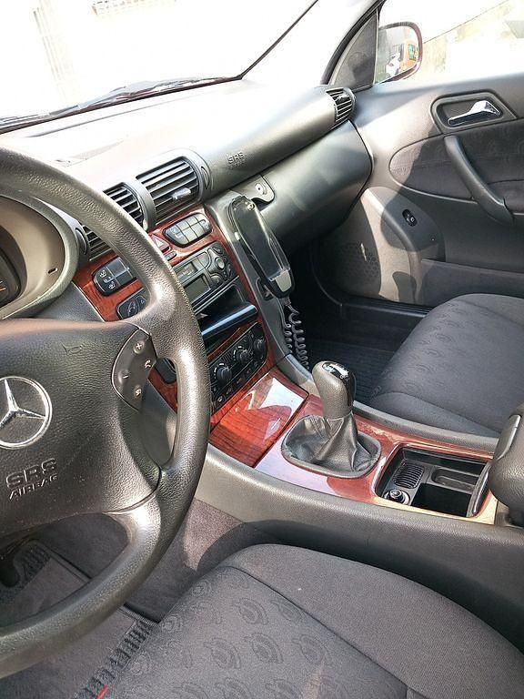 Gebraucht Mercedes C200 Classic 122 PS (89 kW) 2002 Rot Limousine