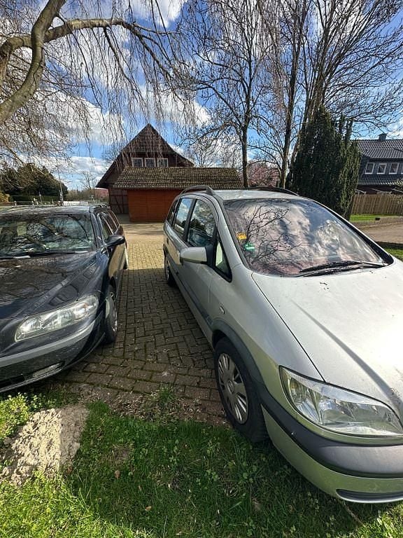 Gebraucht Opel Zafira Edition 101 PS (74 kW) 2000 Silber Van / Kleinbus