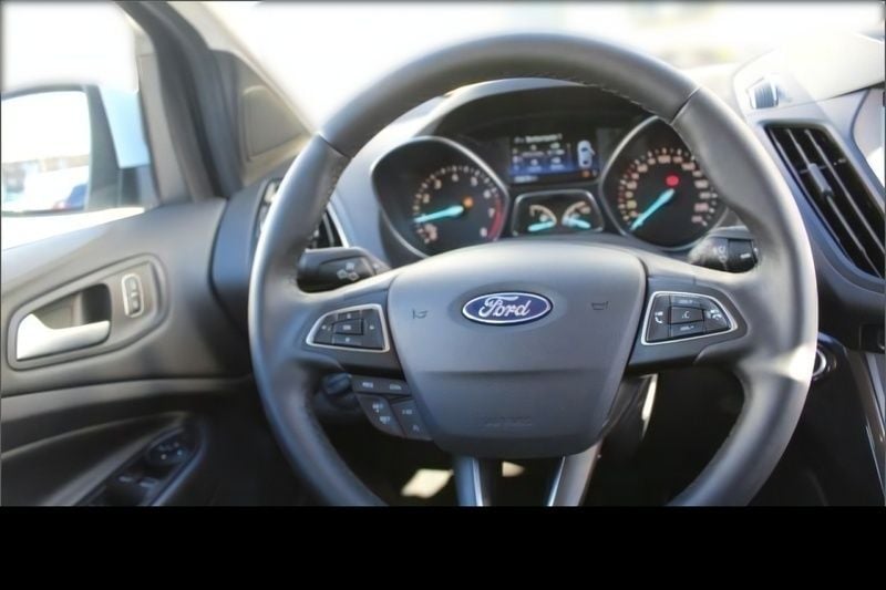 Gebraucht Ford Kuga Titanium 150 PS (110 kW) 2019 Weiß SUV