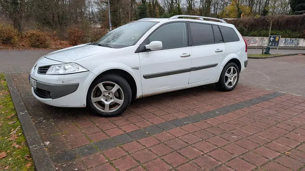 Gebraucht Renault Mégane Dynamique 103 PS (75 kW) 2007 Weiß Limousine