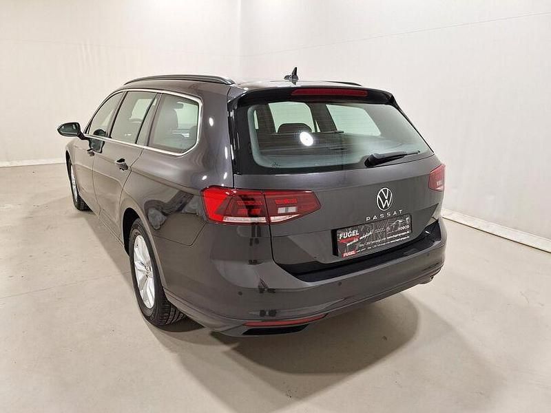 Gebraucht VW Passat Business 150 PS (110 kW) 2022 Mangangrau metallic Kombi