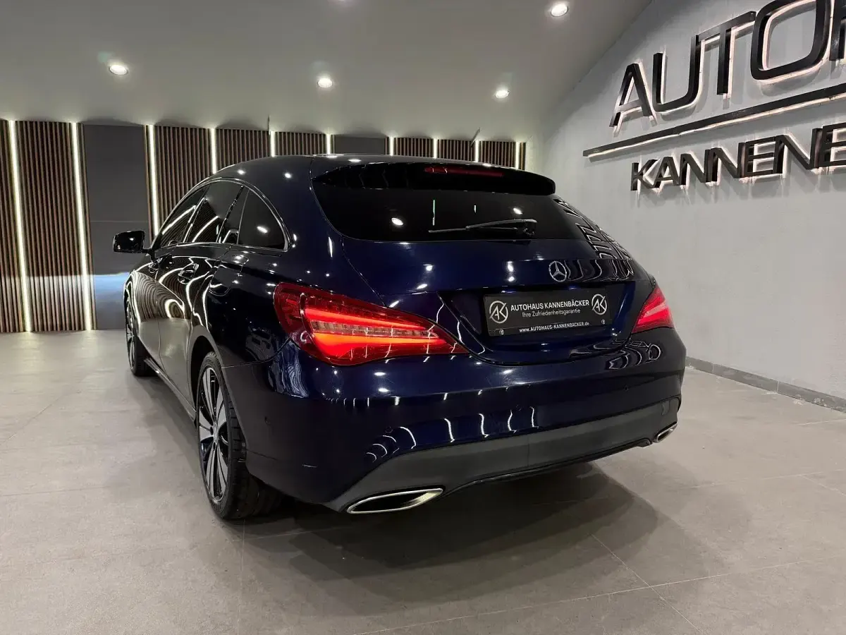 Gebraucht Mercedes CLA200 Shooting Brake 156 PS (114 kW) 2017 Blau Kombi