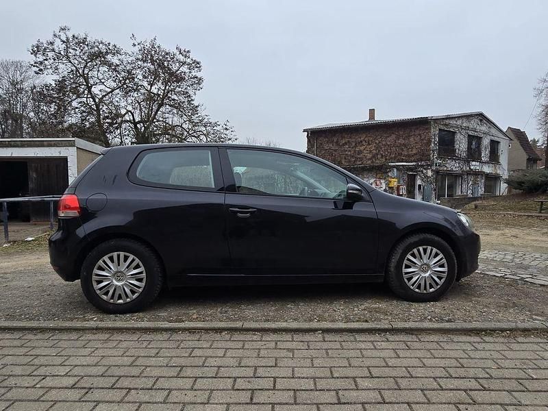Gebraucht VW Golf VI Trendline 105 PS (77 kW) 2011 Schwarz Kleinwagen
