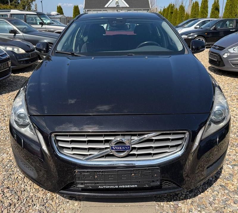 Gebraucht Volvo V60 Momentum 136 PS (100 kW) 2013 Schwarz Kombi