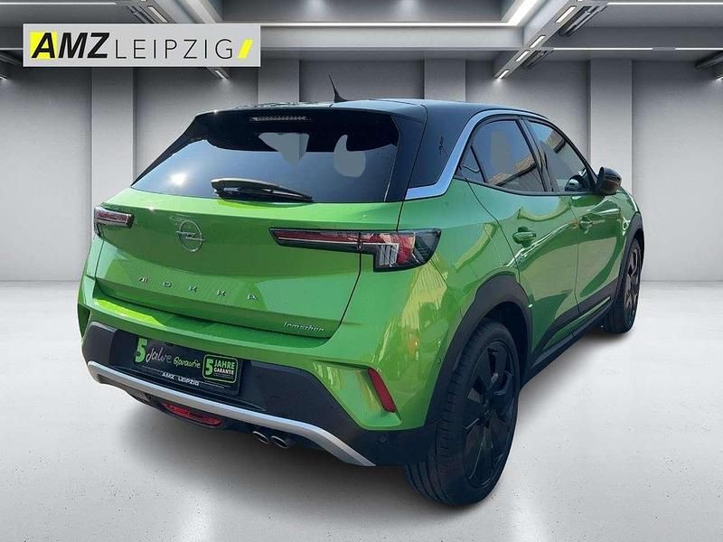 Gebraucht Opel Mokka Ultimate 131 PS (96 kW) 2023 Lackierung matcha green/typ aussenverkle (metallic) SUV
