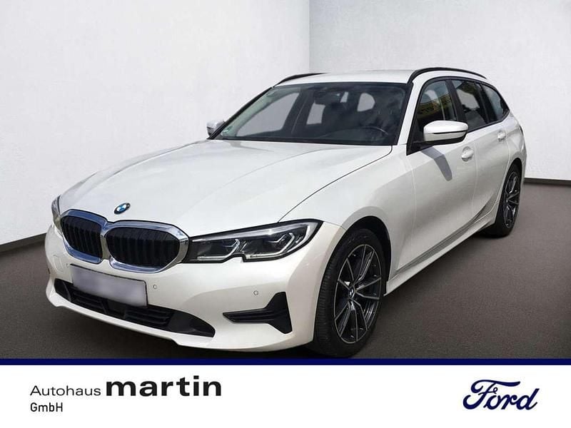 Mineralweiss Gebraucht 2021 BMW 320 Advantage Kombi | 26.990 € (Fairer Preis) - Bild 1/2