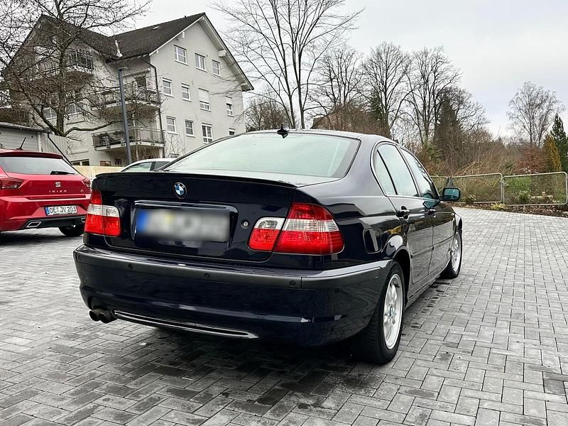 Gebraucht BMW 325 192 PS (141 kW) 2004 Blau Limousine