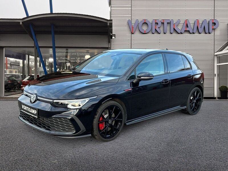 Deep black perleffekt (metallic) Gebraucht 2022 VW Golf VIII GTI Limousine | 29.490 € (Fairer Preis) - Bild 1/4