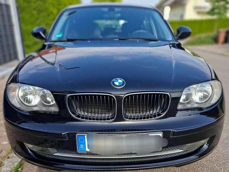 Gebraucht BMW 116 122 PS (89 kW) 2010 Schwarz Kleinwagen