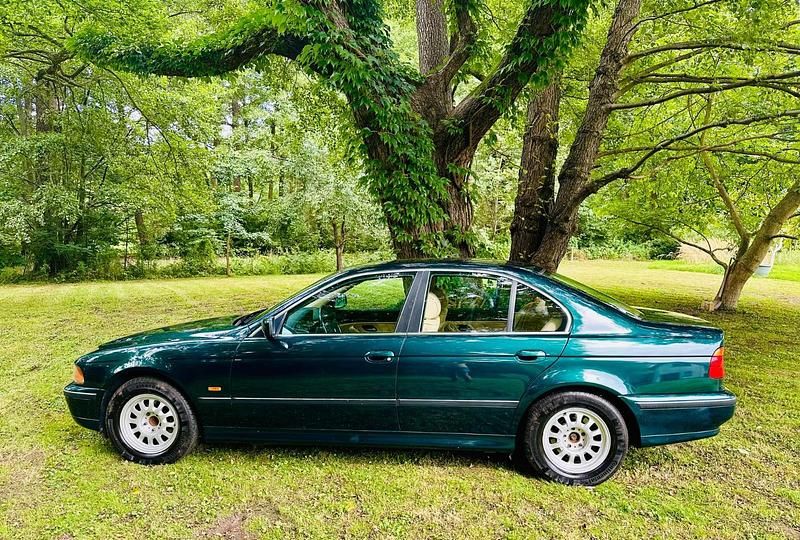 Grün Gebraucht 1998 BMW 528 Limousine | 11.500 € - Bild 1/4