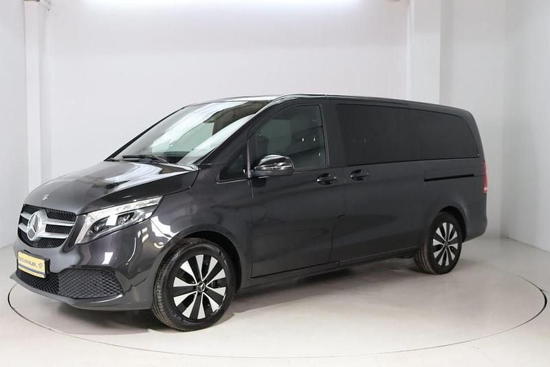 Schwarz Gebraucht 2020 Mercedes V220 Edition Van / Kleinbus | 38.980 € (Guter Preis) - Bild 1/4