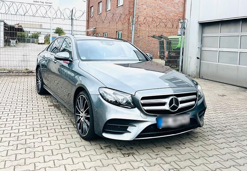 Gebraucht Mercedes E220 AMG line 194 PS (142 kW) 2016 Grau Limousine