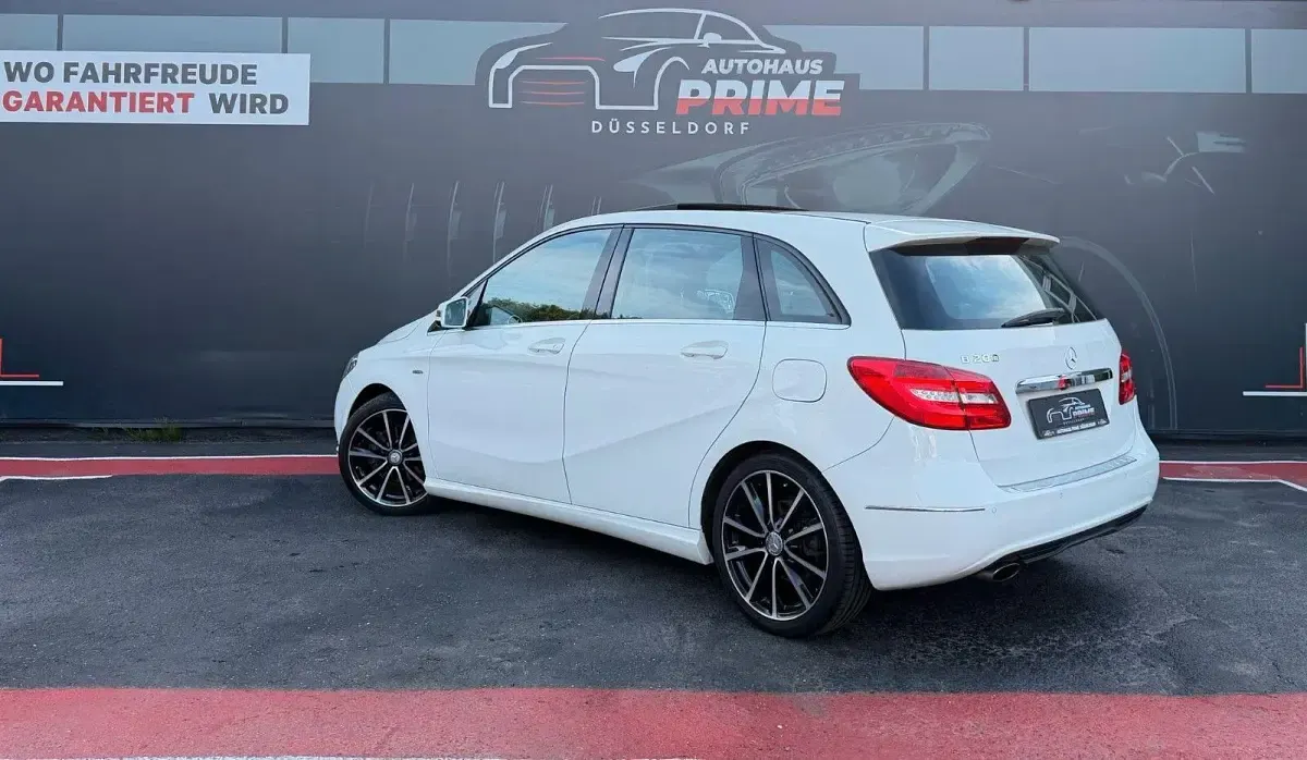 Gebraucht Mercedes B200 AMG Edition 1 156 PS (114 kW) 2012 Weiß Van / Kleinbus