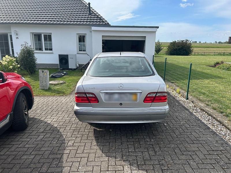 Gebraucht Mercedes 200 163 PS (119 kW) 2001 Silber Limousine