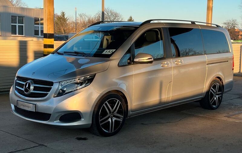 Silber Gebraucht 2019 Mercedes V250 Sport Van / Kleinbus | 42.999 € (Fairer Preis) - Bild 1/4