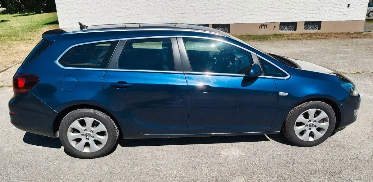 Gebraucht Opel Astra 165 PS (121 kW) 2012 Blau Kombi