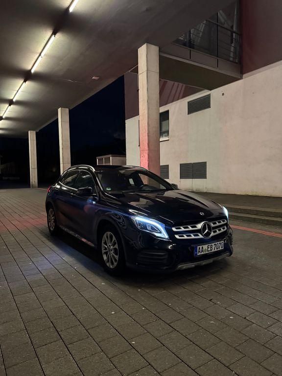 Gebraucht Mercedes GLA180 122 PS (89 kW) 2018 Schwarz SUV