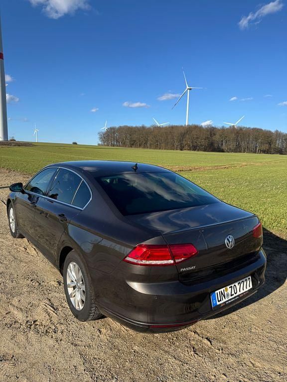 Gebraucht VW Passat Comfortline 150 PS (110 kW) 2016 Braun Limousine