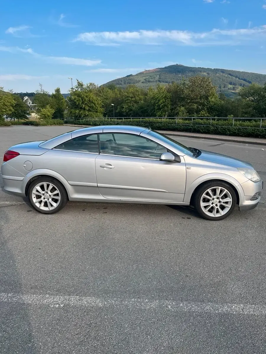 Gebraucht Opel Astra 140 PS (102 kW) 2007 Silber Cabrio