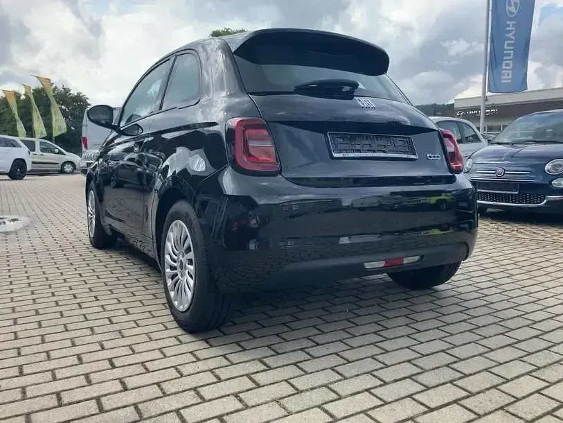 Gebraucht Fiat 500e 86 kW (118 PS) 2023 Schwarz Kleinwagen