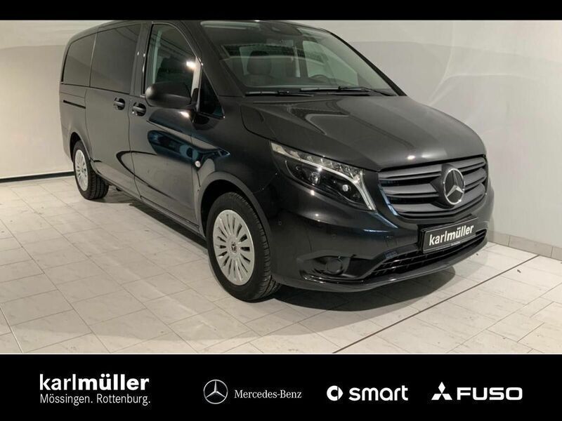 Grau Gebraucht 2023 Mercedes Vito Van / Kleinbus | 45.790 € - Bild 1/4