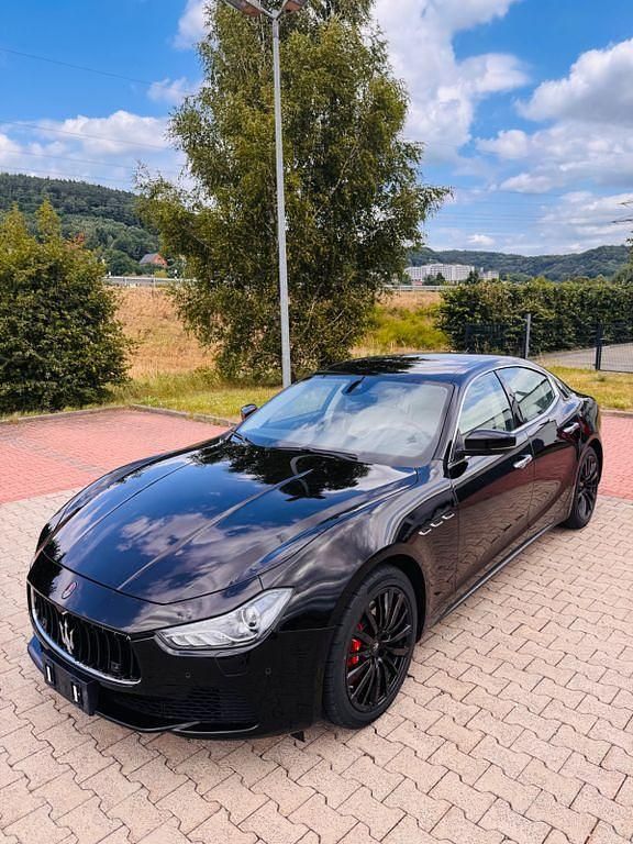 Schwarz Gebraucht 2017 Maserati Ghibli Coupé | 21.890 € (Superpreis) - Bild 1/4