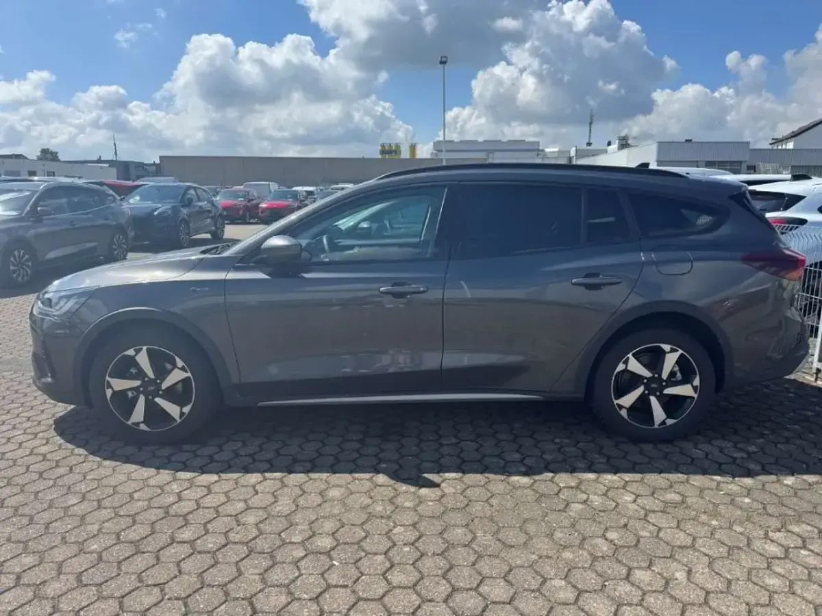 Usado Ford Focus Active 125 CV (91 kW) 2023 Gris Familiar
