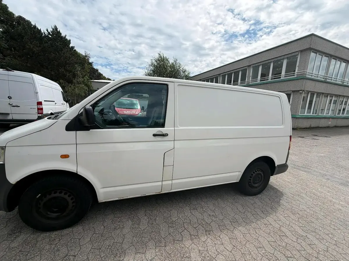 Gebraucht VW Multivan 84 PS (61 kW) 2006 Weiß Van / Kleinbus