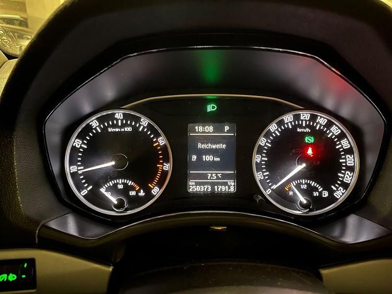 Gebraucht Skoda Octavia 122 PS (89 kW) 2010 Blau Limousine