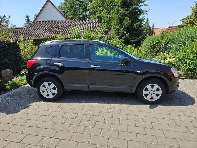 Schwarz Gebraucht 2010 Nissan Qashqai SUV | 6.399 € (Fairer Preis) - Bild 1/4
