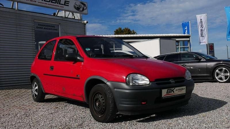 Rot Gebraucht 1996 Opel Corsa Limousine | 300 € (Superpreis) - Bild 1/4